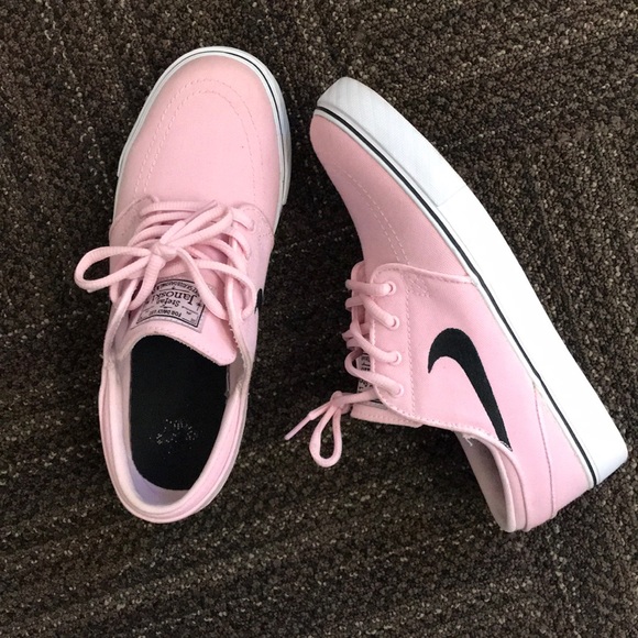 Nike Sneakers - Picture 1 of 3